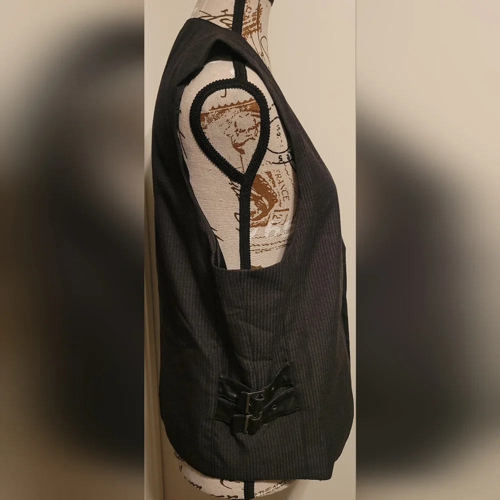 Rock & Republic Unisex Pinstripe Vest Sz Large‎